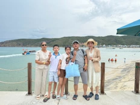 Du khách tại bãi biển Kỳ Co